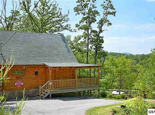 818 Ski View Ln, Sevierville, TN 37876