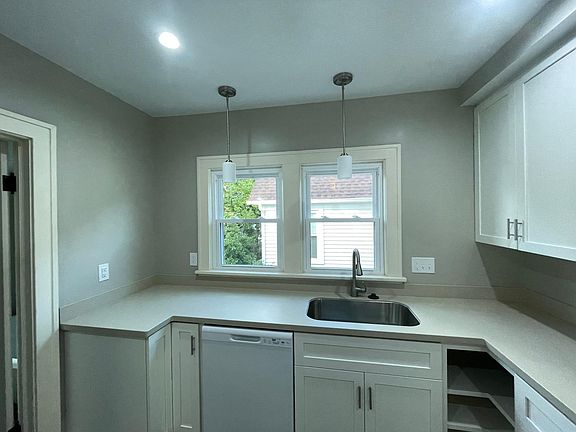 4th image of 3922 Brooklyn Ave Unit B