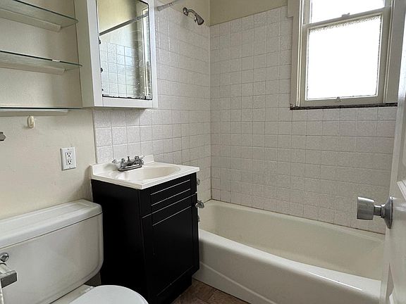 5th image of 1635 Pierce St APT 12