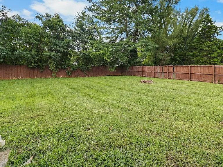 2301 Sherwood Hills Ct — Photo 36