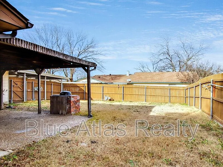 2935 Potomac Ave — Photo 14