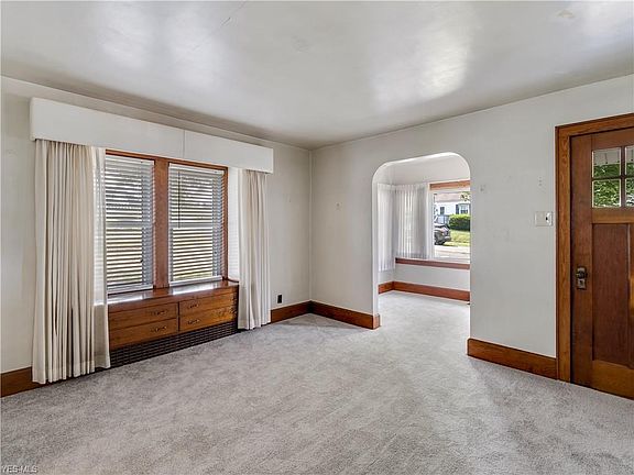 4th image of 309 E Paige Ave