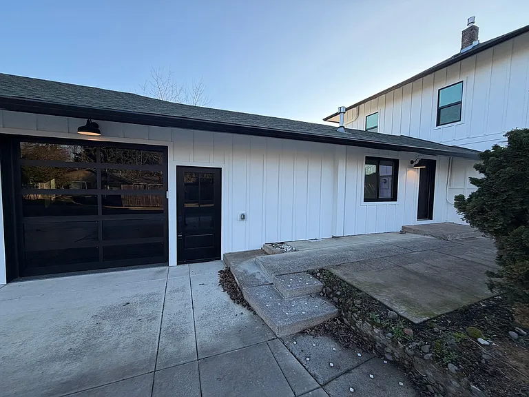 1045 Oakway Rd — Photo 35