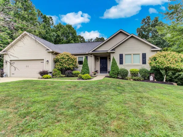 9 Navajo Trl, Malvern, OH 44644