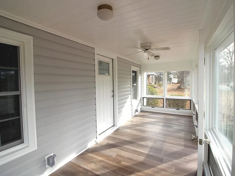 212 N Main St — Photo 3