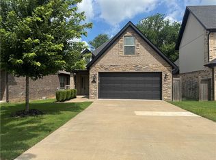 1802 SW Riverstone Rd, Bentonville, AR 72713