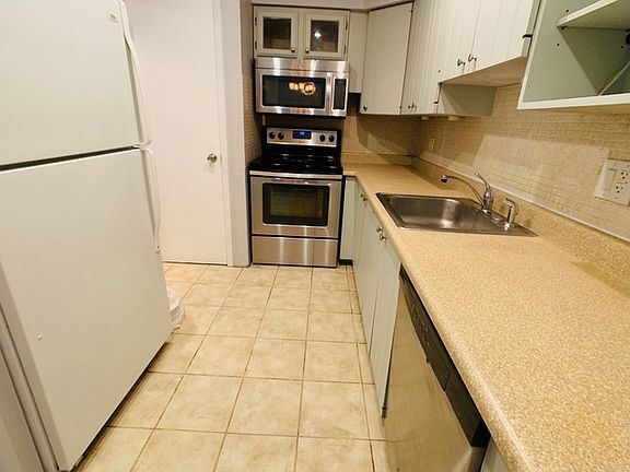 3rd image of 161 Cumberland Park Ct APT F