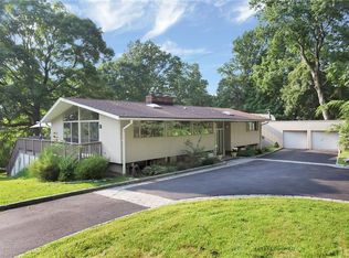 6 Whippoorwill Ln, Armonk, NY 10504