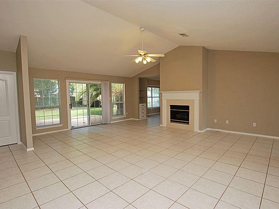 5th image of 1015 Glades Ln
