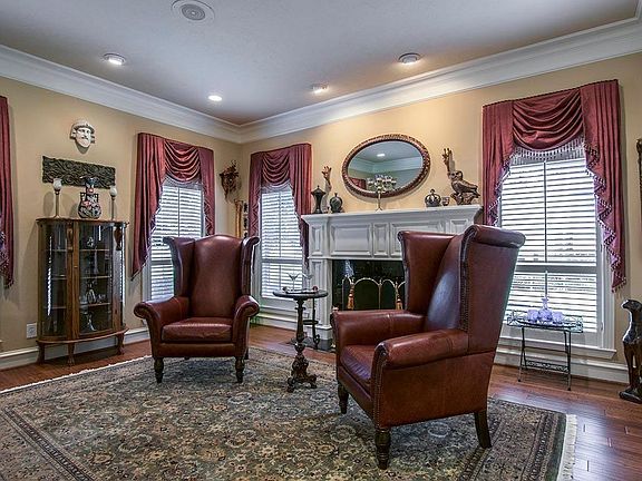 3rd image of 3202 Bluffview Dr