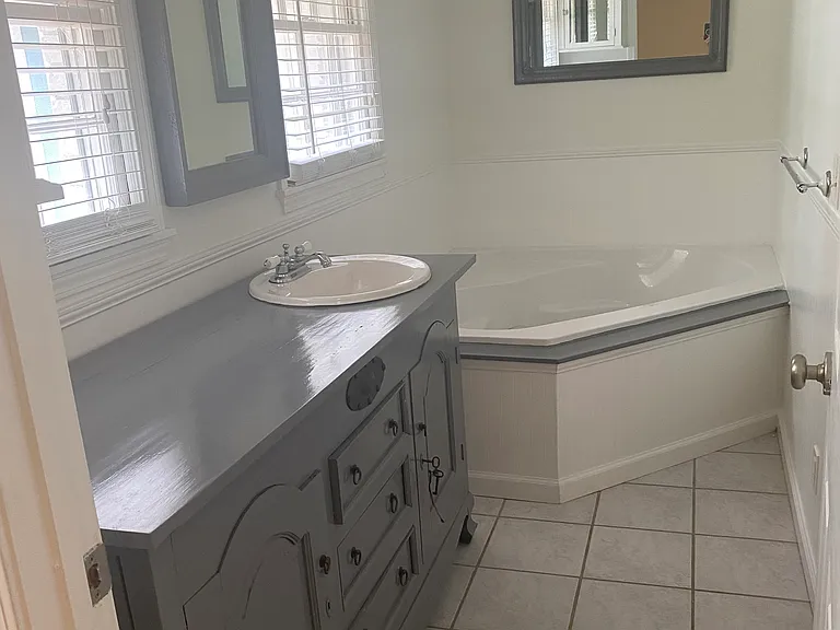 225 Thompson Pl — Photo 12