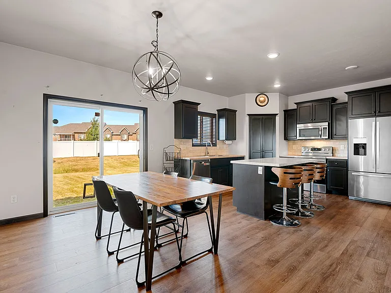 517 Pebblestone Cir — Photo 6