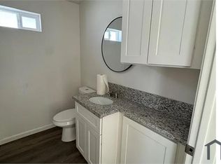 2317 Wilshire Aly #B, Bakersfield, CA 93305