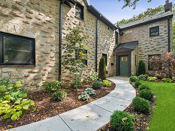 3rd image of 120 Crescent Dr