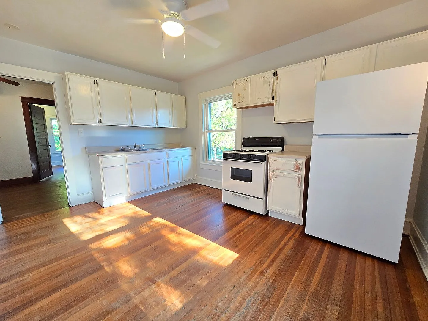 610 N McLean — Photo 4