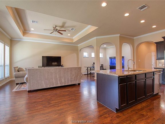 4th image of 2535 Hailes Ln