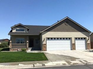 2105 NW Dawn Dr, Hermiston, OR 97838