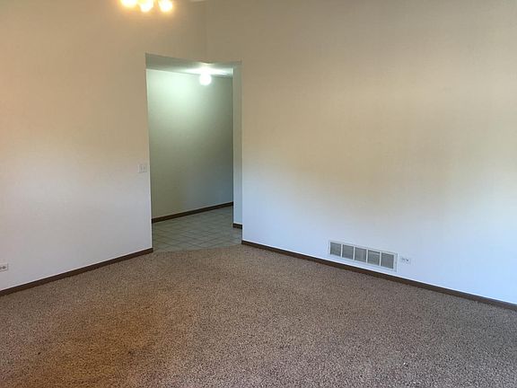5th image of 295 Woodridge Cir Unit I