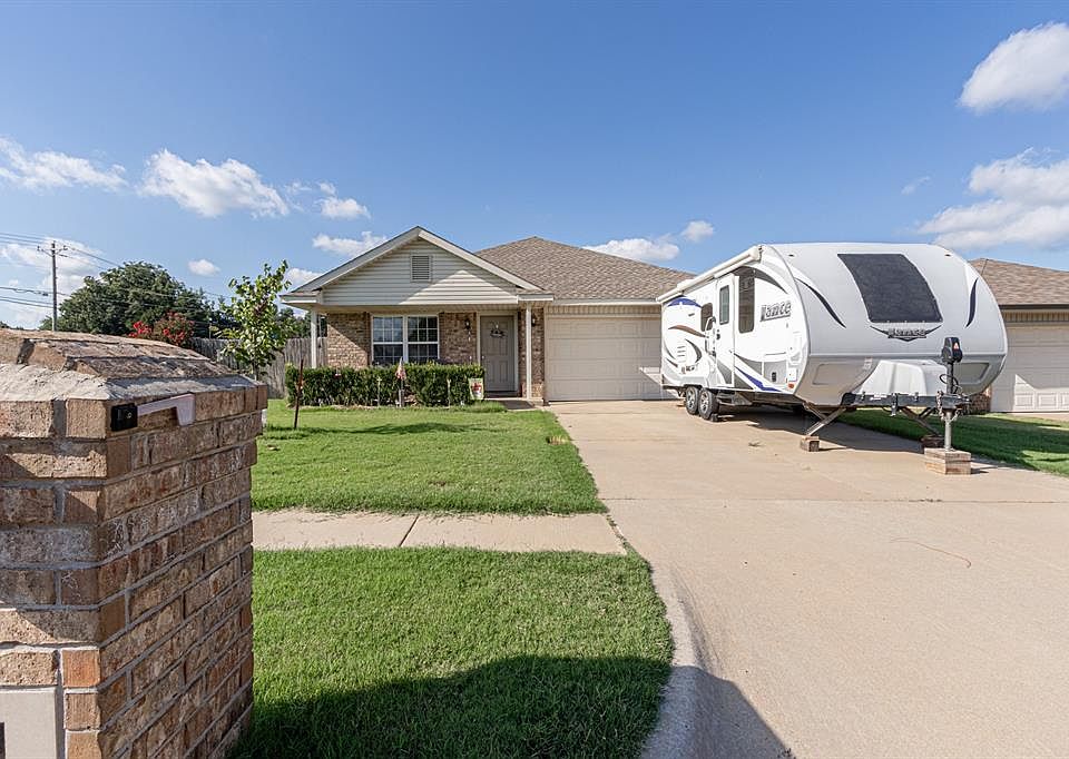 1st image of 831 Monarch Way