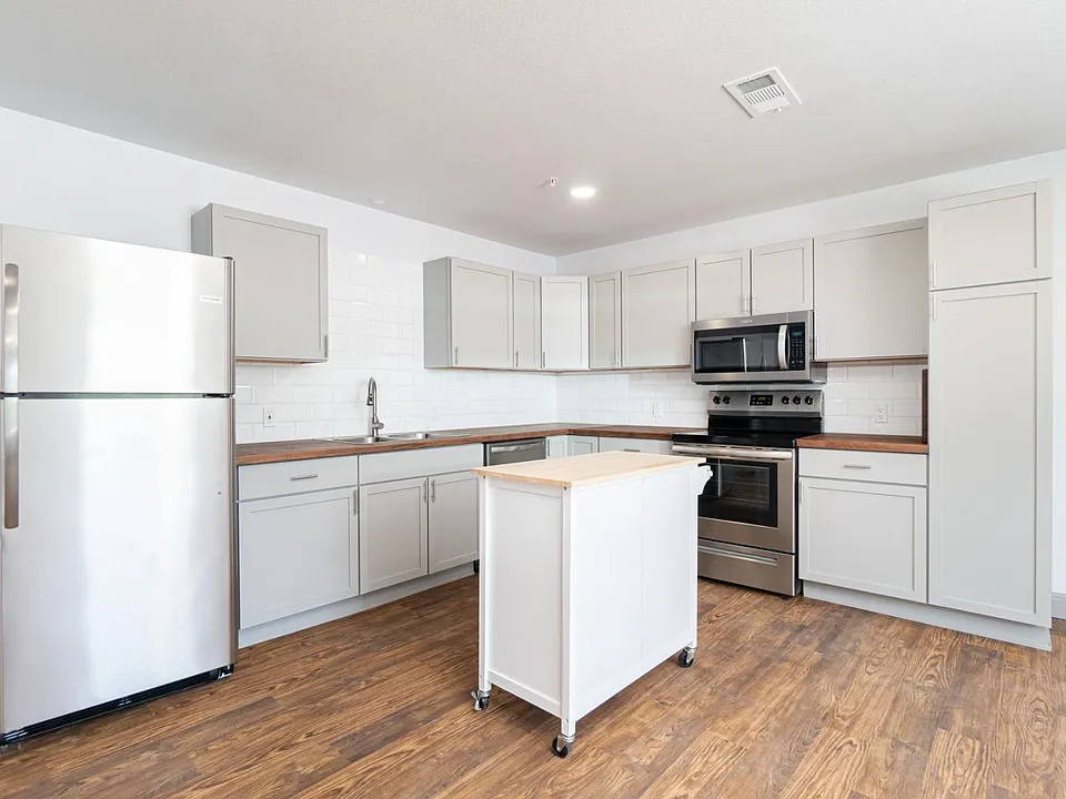 618 Live Oak St #12