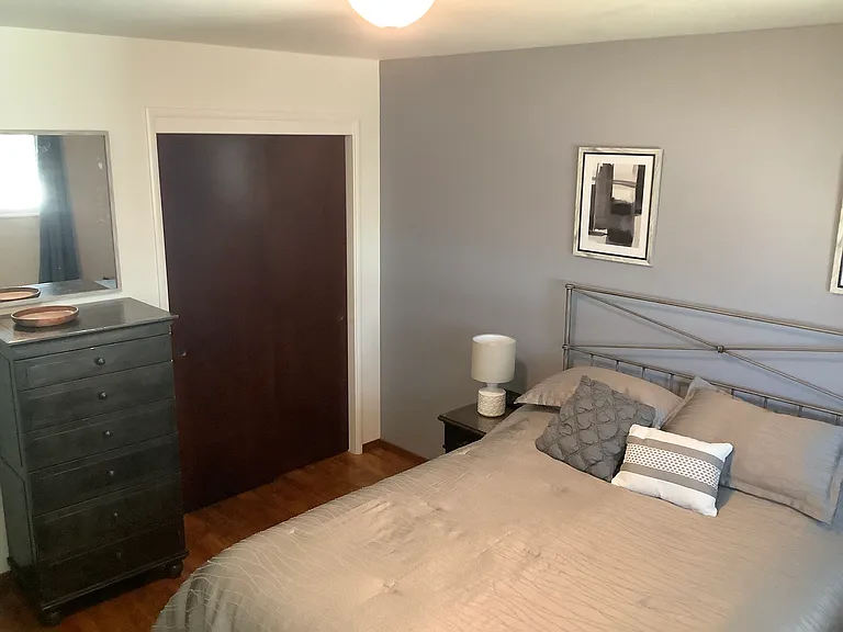 453 Leslie Ave — Photo 13