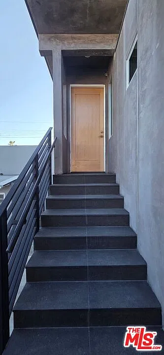 Studio, 1.0 bath, 1265 sqft, $4,000 — Photo 2