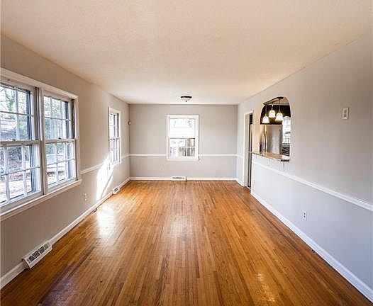 3rd image of 3101 Glenelm Ct