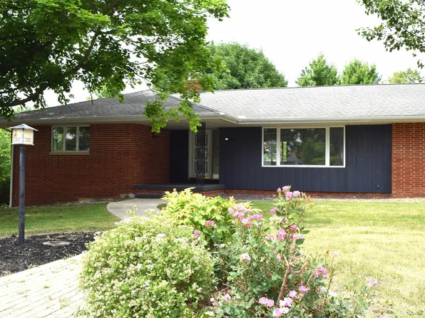 603 W Crestwood Dr, Eureka, IL 61530