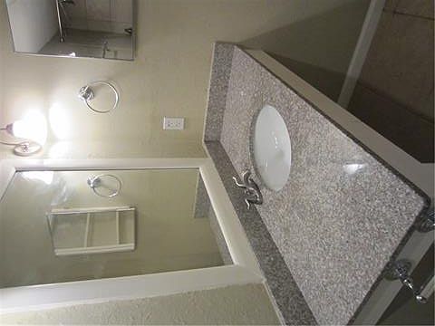4th image of 2910 Throckmorton St APT 109
