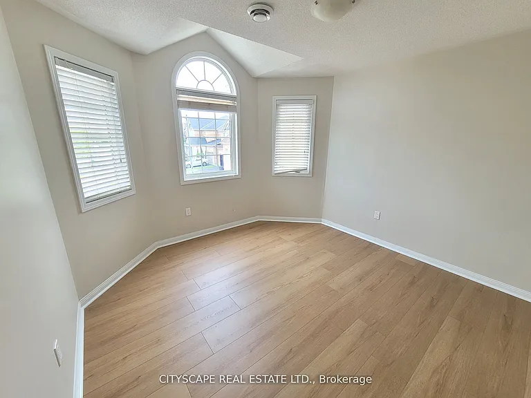 219 McGinnis Cres — Photo 25