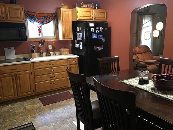 3rd image of 604 E Main St