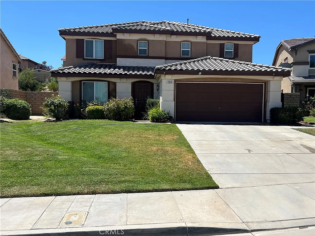 5 bed, 2510 sqft, $3,299 — Photo 2
