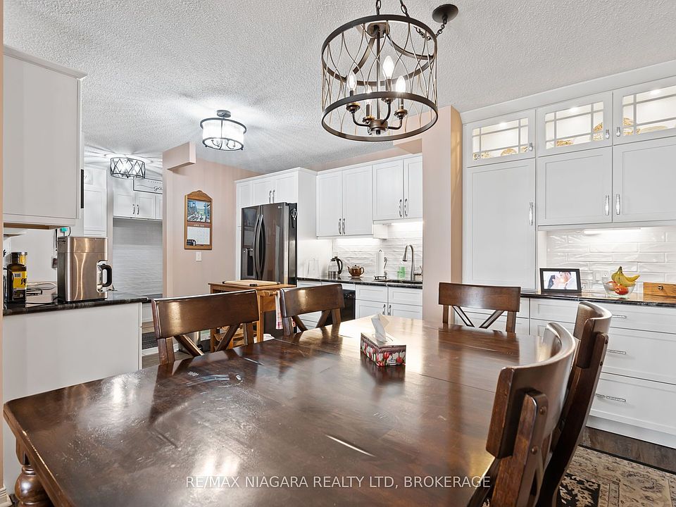 1st image of 7 Gale Cres #B5