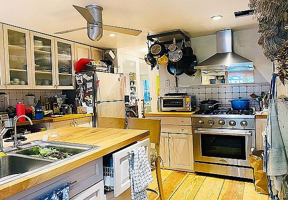 3rd image of 221 14th St #1