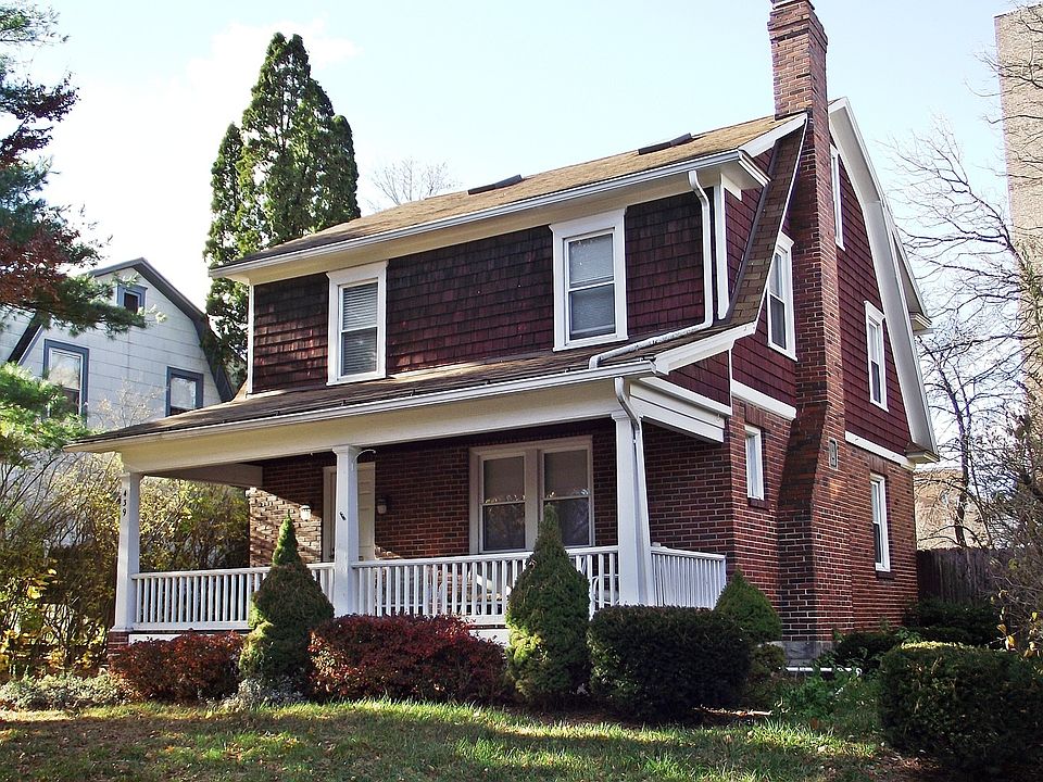 2nd image of 439 E Foster Ave