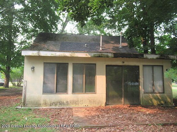 3rd image of 2421 E Cavanaugh Rd