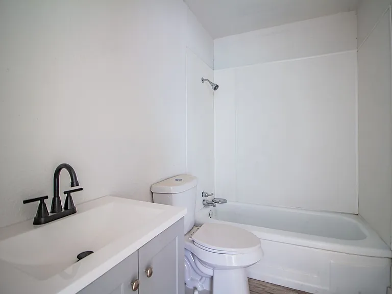 302 Avenue U — Photo 12