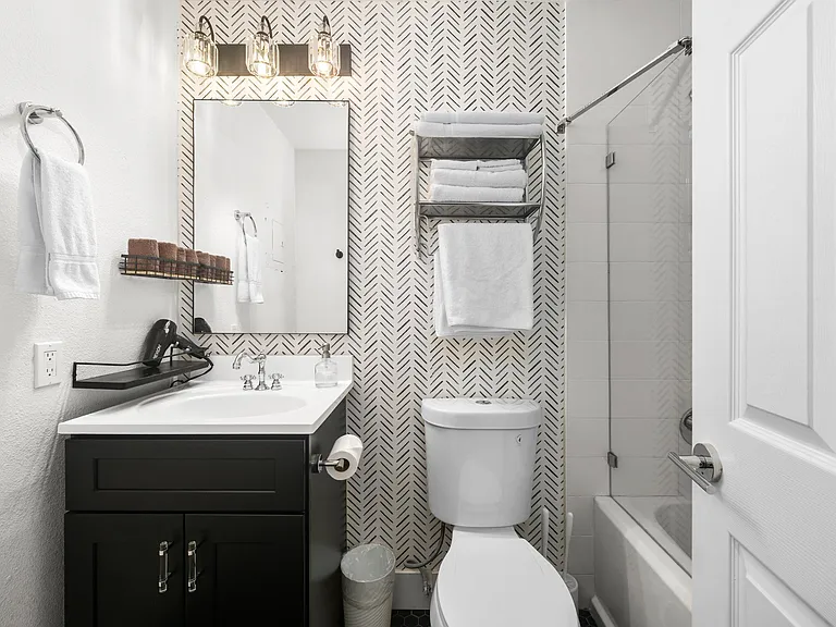 1110 E Polk St #4 — Photo 18