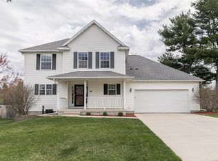 90 Pine Crest Dr, Robins, IA 52328