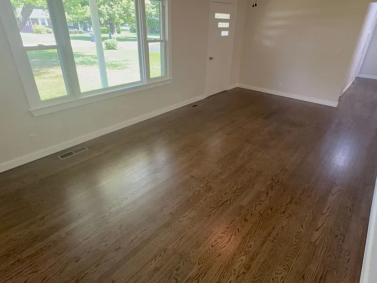521 Greenwood Dr — Photo 3