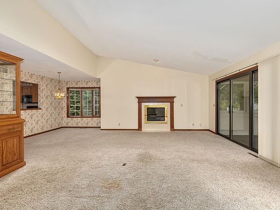 5th image of 767 Clarewood Ct #1