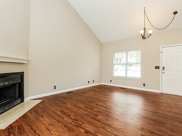 5340 Village Way — Photo 4
