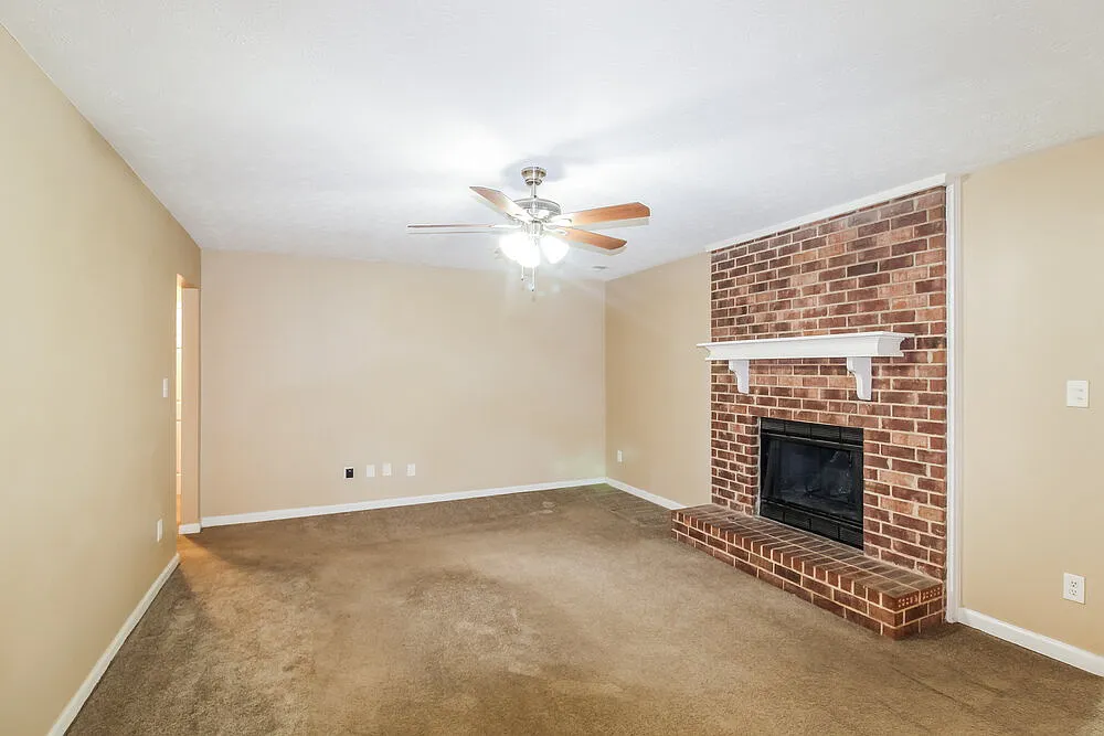 3 bed, 2.0 bath, 1678 sqft, $1,785 — Photo 3