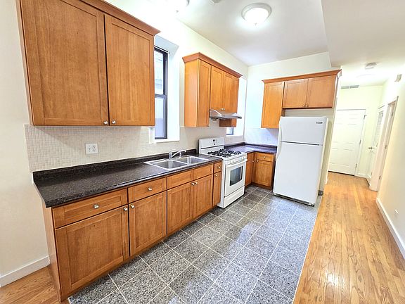 3rd image of 2820 S Emerald Ave Unit 2