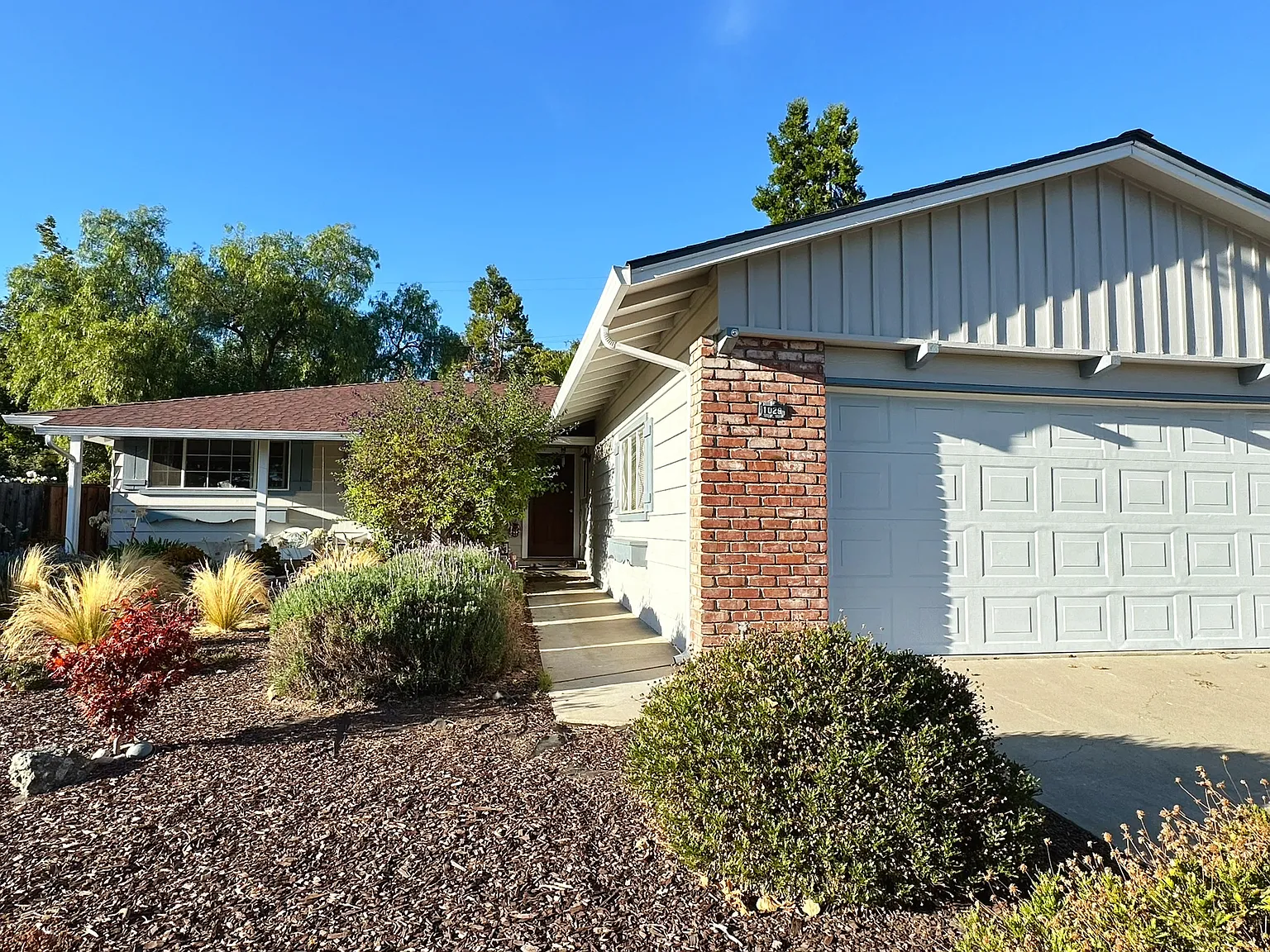 1029 Gloucester Ct — Photo 2