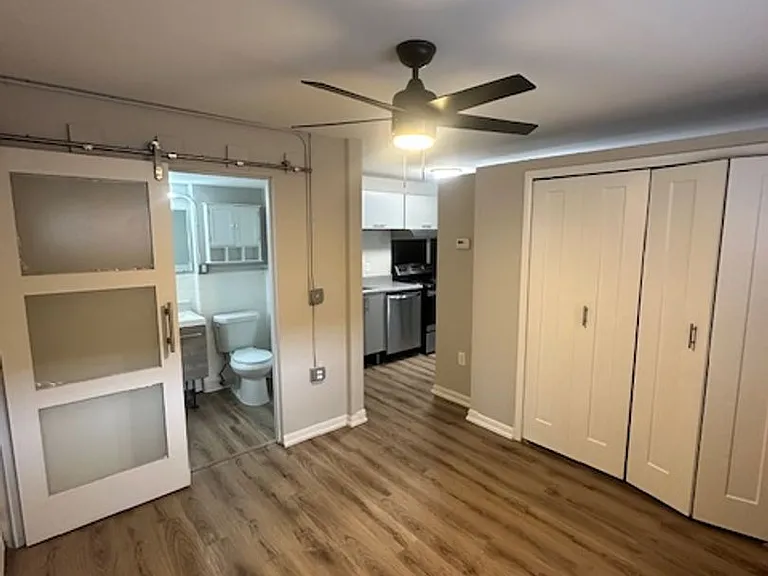 Walnut Manor Apartments — Photo 18