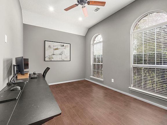 5th image of 723 New Pines Dr