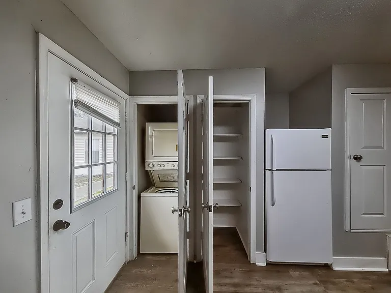 102 NW Park St #2 — Photo 11