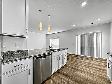 3 bed, $2,444 — Photo 4