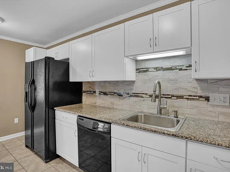 423 S 5th St — Photo 11